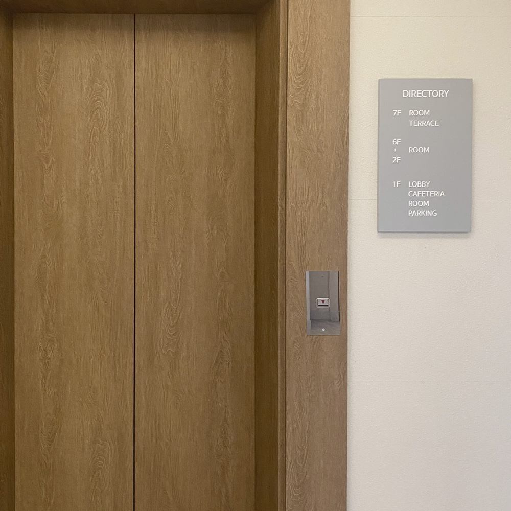 简约酒店设计典范 | 白色木纹诠释温馨空间-20