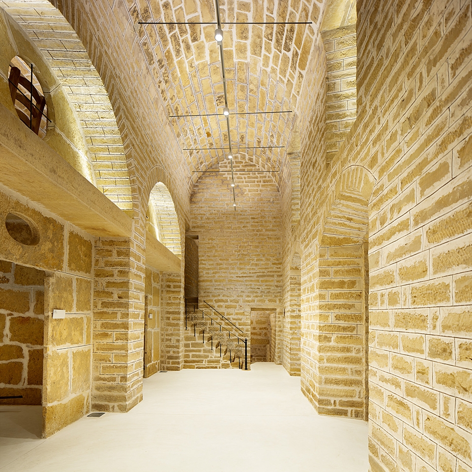 西班牙 Piedra 大楼翻新 | 纯手工石砌艺术的现代诠释-17