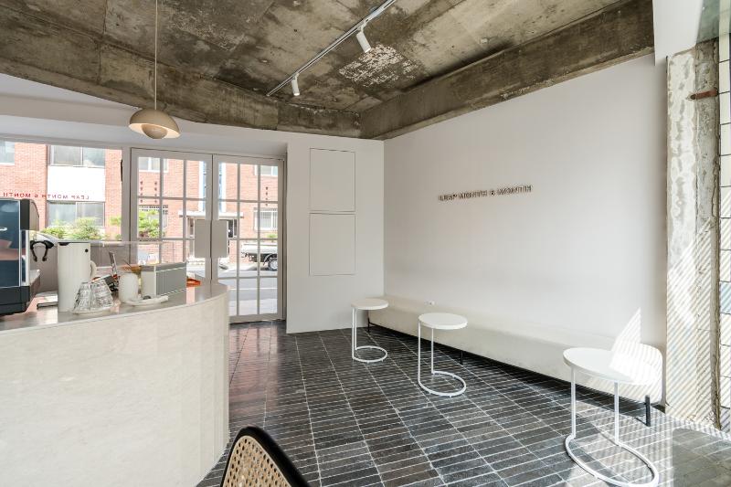 十平米纯白概念咖啡厅，极简风格的魅力-6