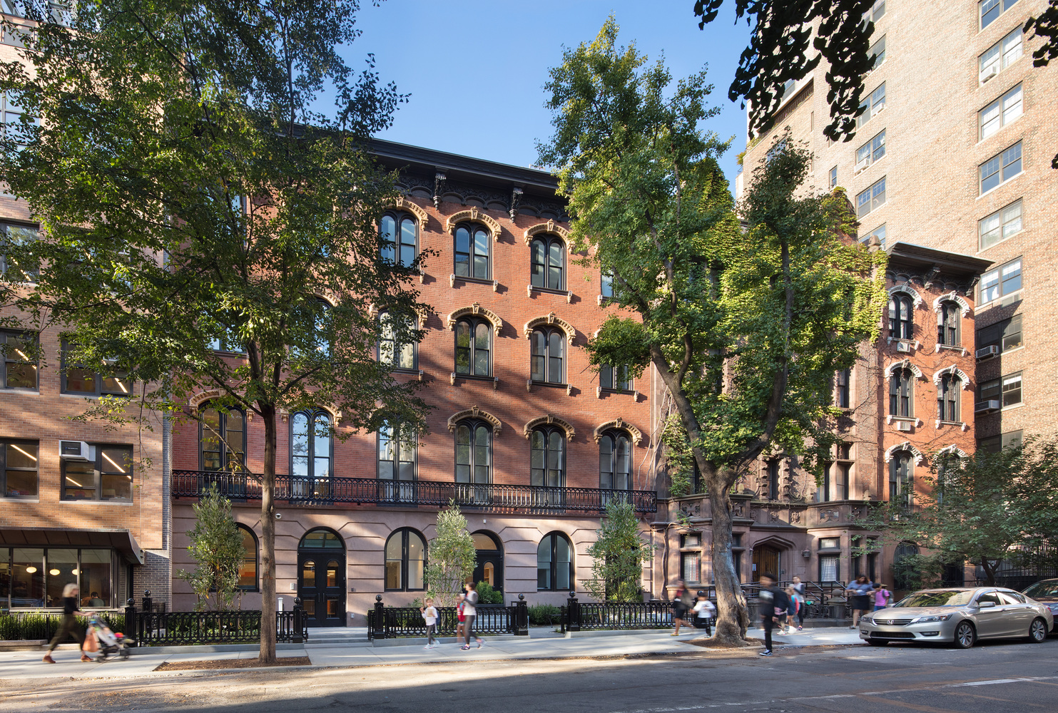 Friends Seminary School | 纽约历史建筑中的现代教育空间-44