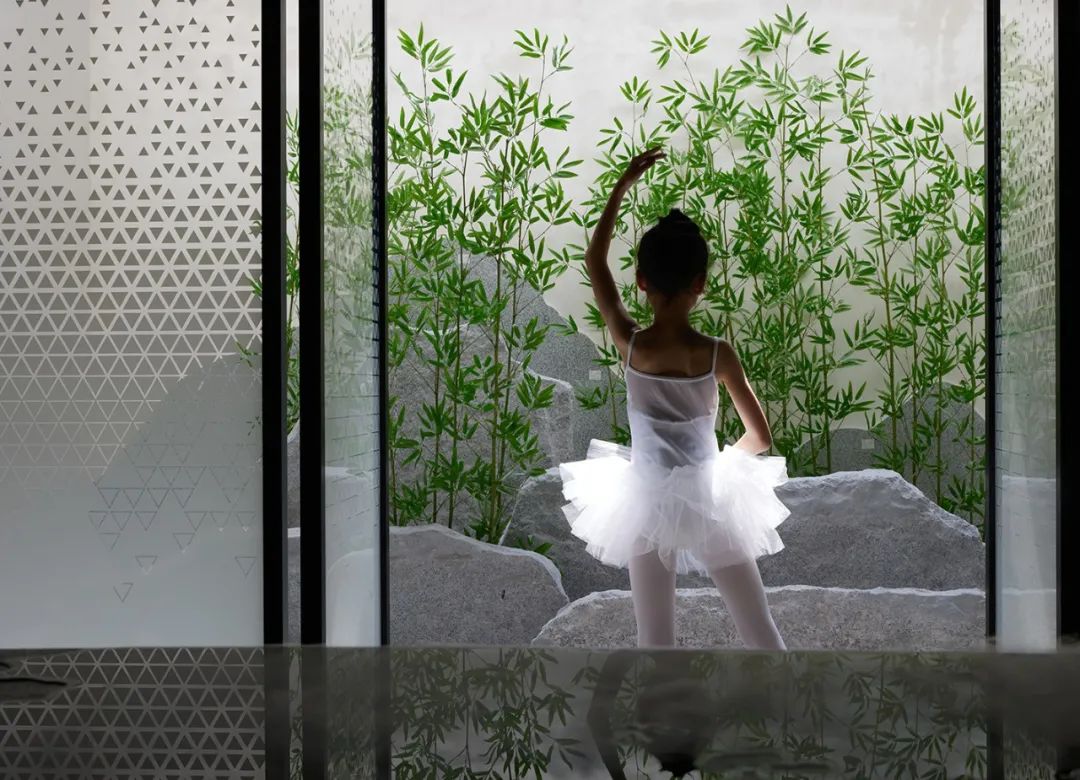 《织》 | 东西交错的浪漫织品空间,织出温馨家庭故事-4