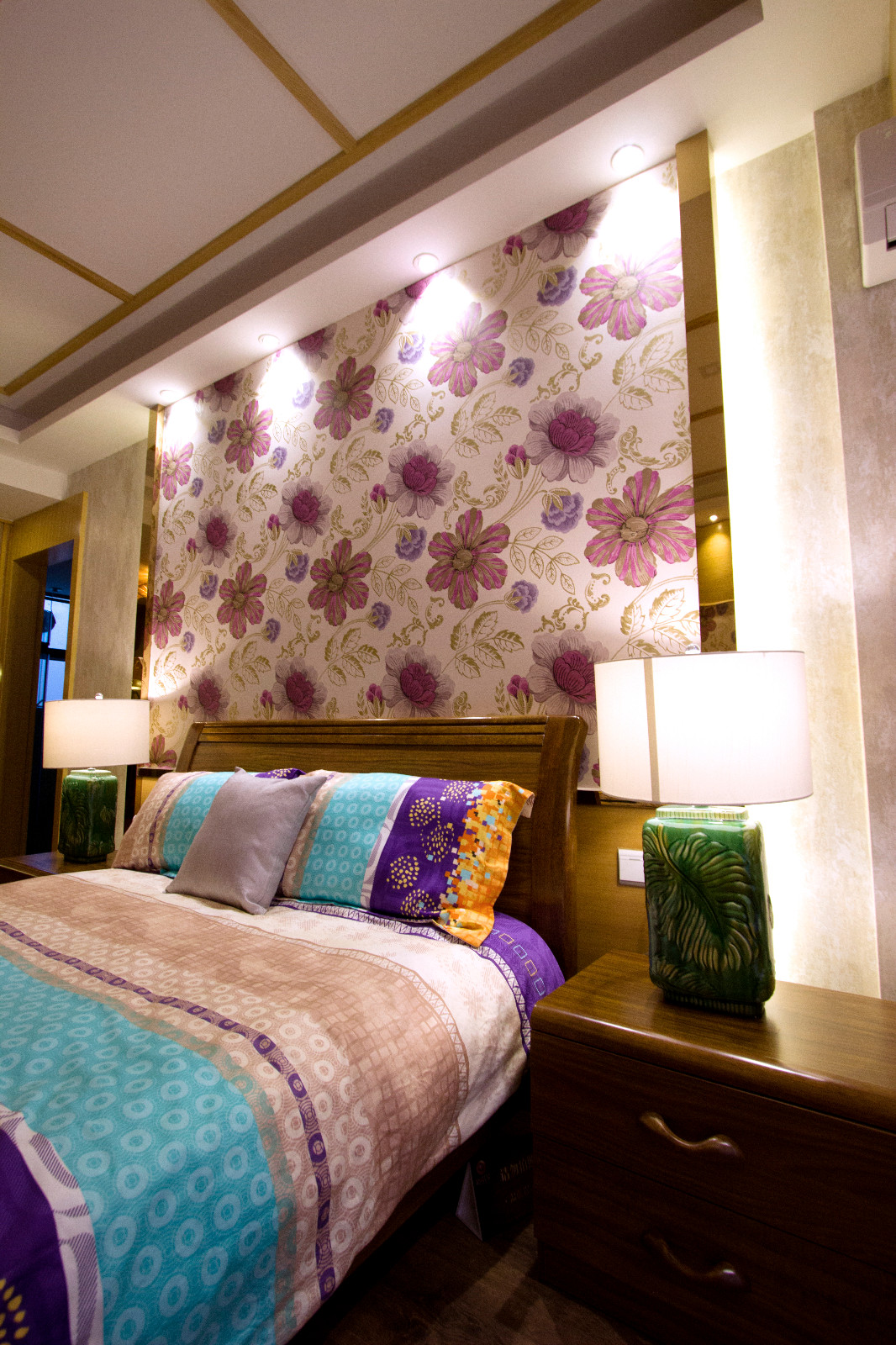 顺德公园一号浪漫巴里风样板间-14