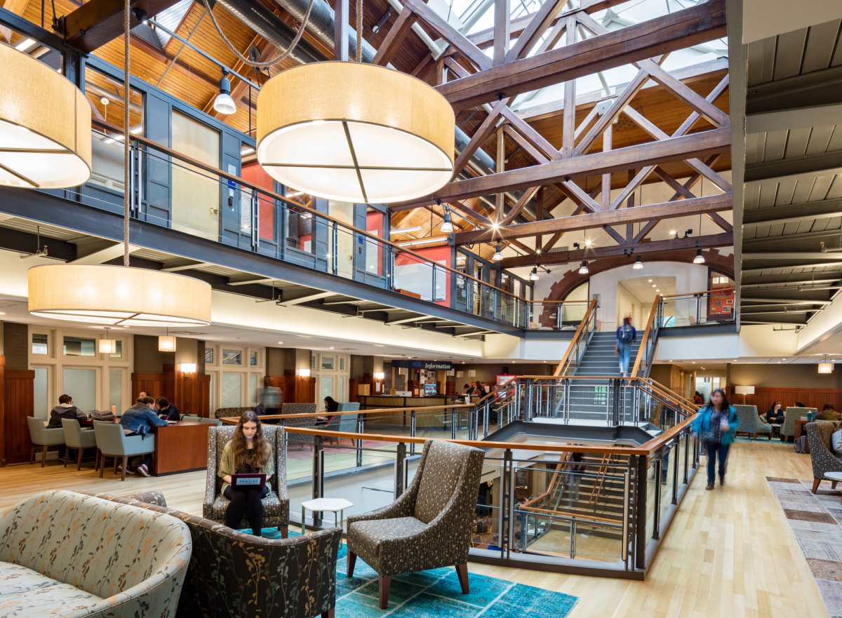 Mount Holyoke College 社区中心 | 历史与现代交融的校园核心-12