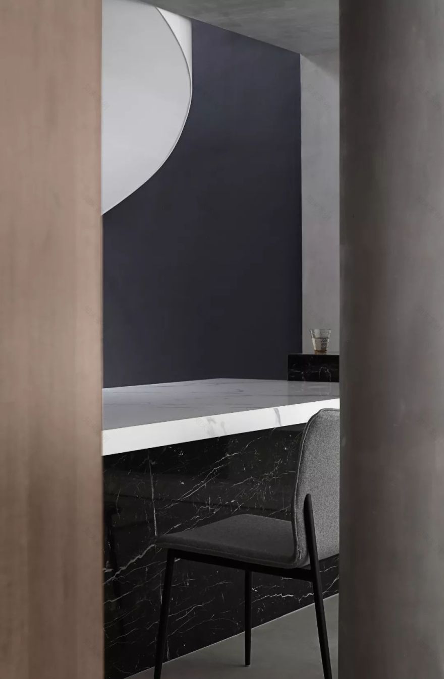 南京 220m²极简别墅 | 旧屋新生,自然光影与空间对话-17