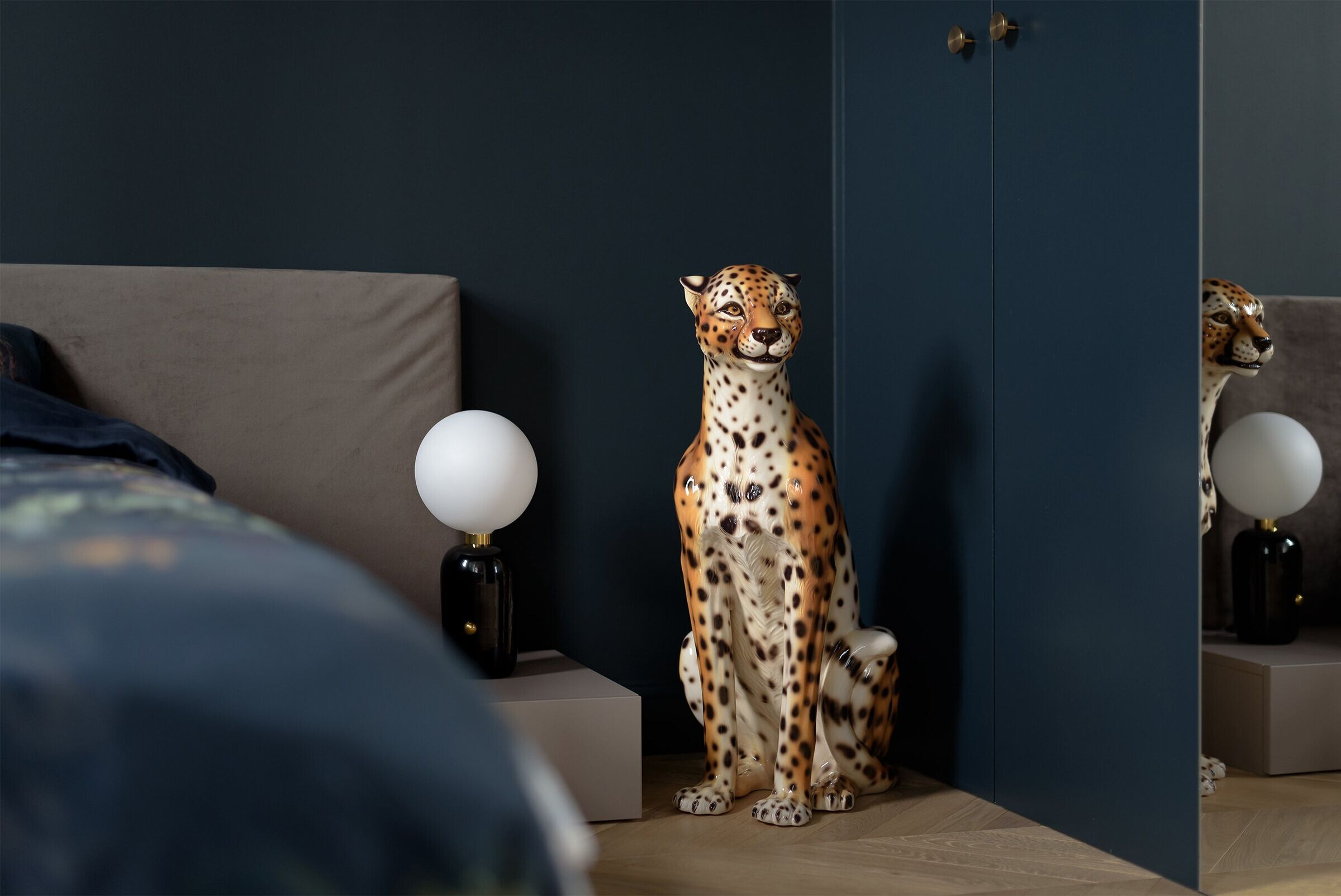 波兰历史建筑中的现代绿意空间-43