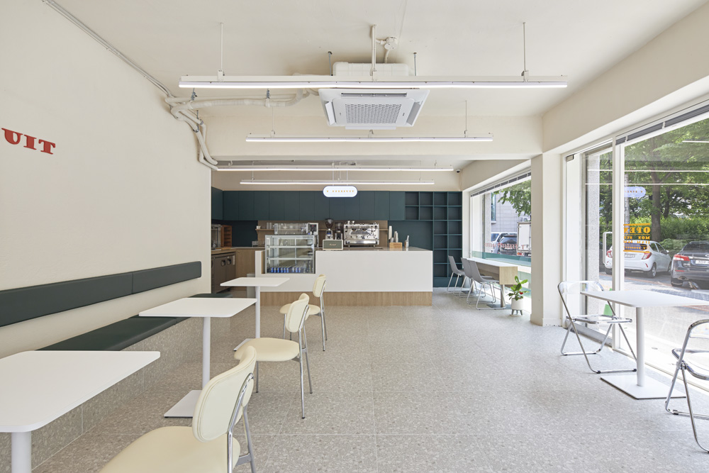 绿色室内设计，15 分满分的宁静咖啡厅-4