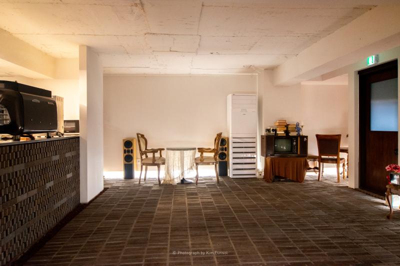 22 坪卡啡厅，素雅白诠释轻松氛围-4