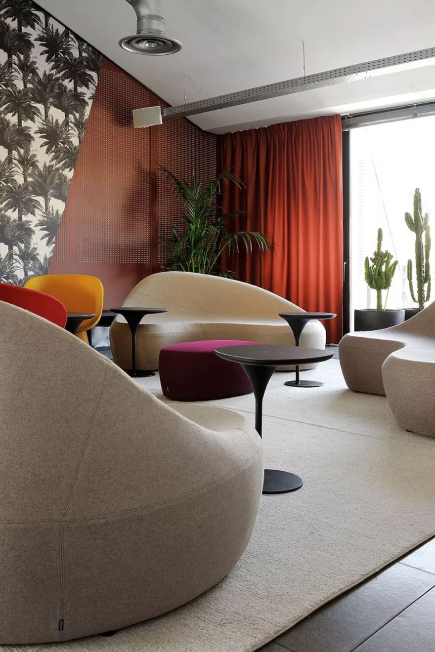 前卫时尚艺术气息的办公空间-4