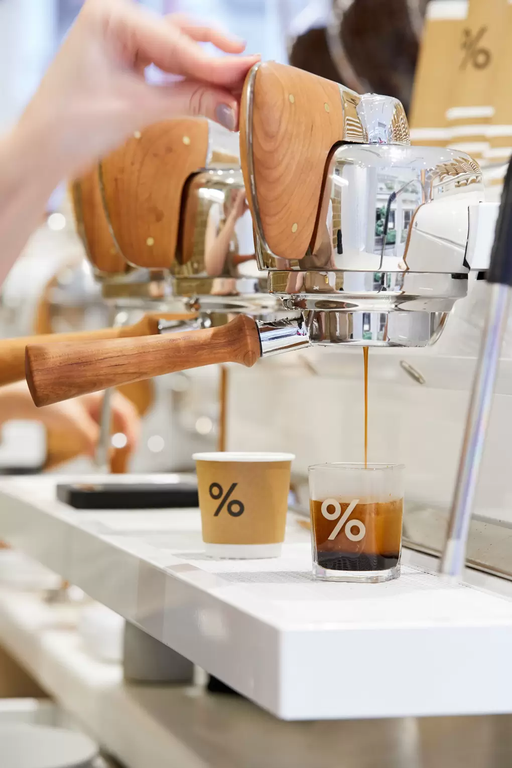 %Arabica 咖啡馆 | 极简设计打造全球网红店-112