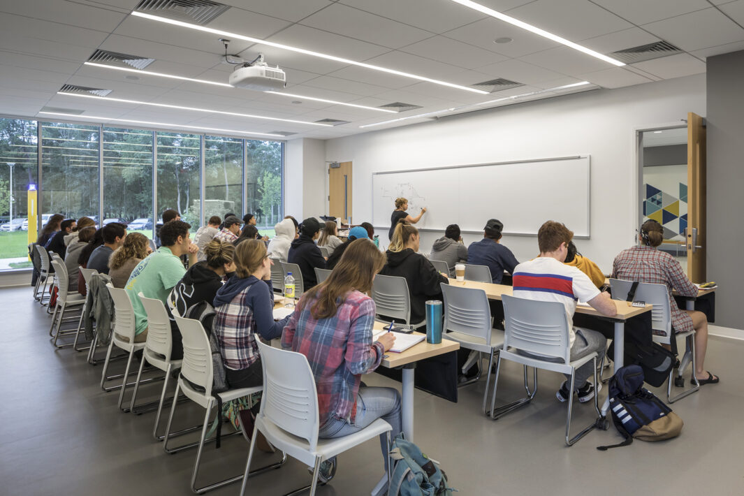 Stockton University: New Science Gateway Complex - Perkins Eastman-5