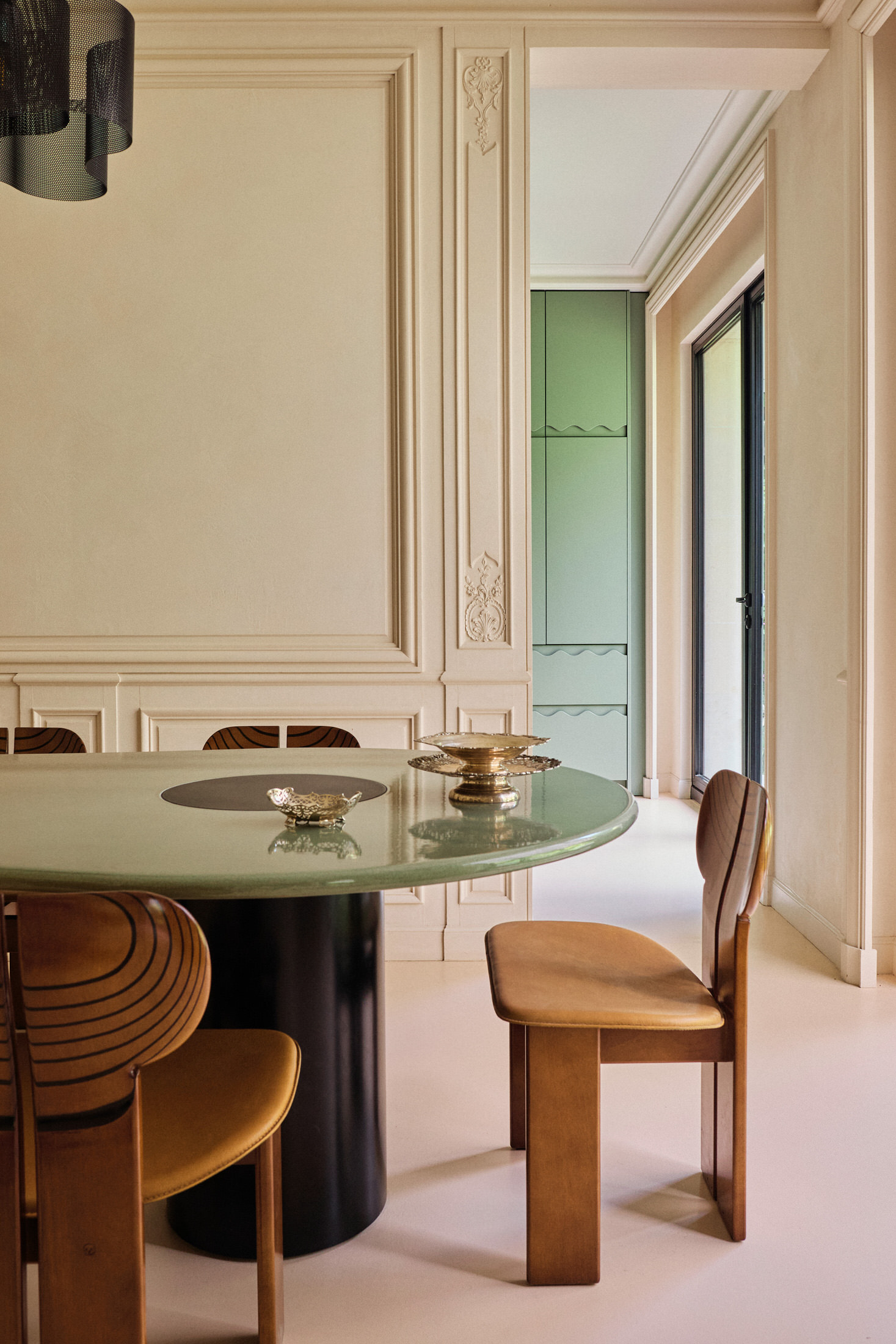 Parc-Side Perfection: Uchronia’s Garden-Embracing Apartment in Central Paris.-3