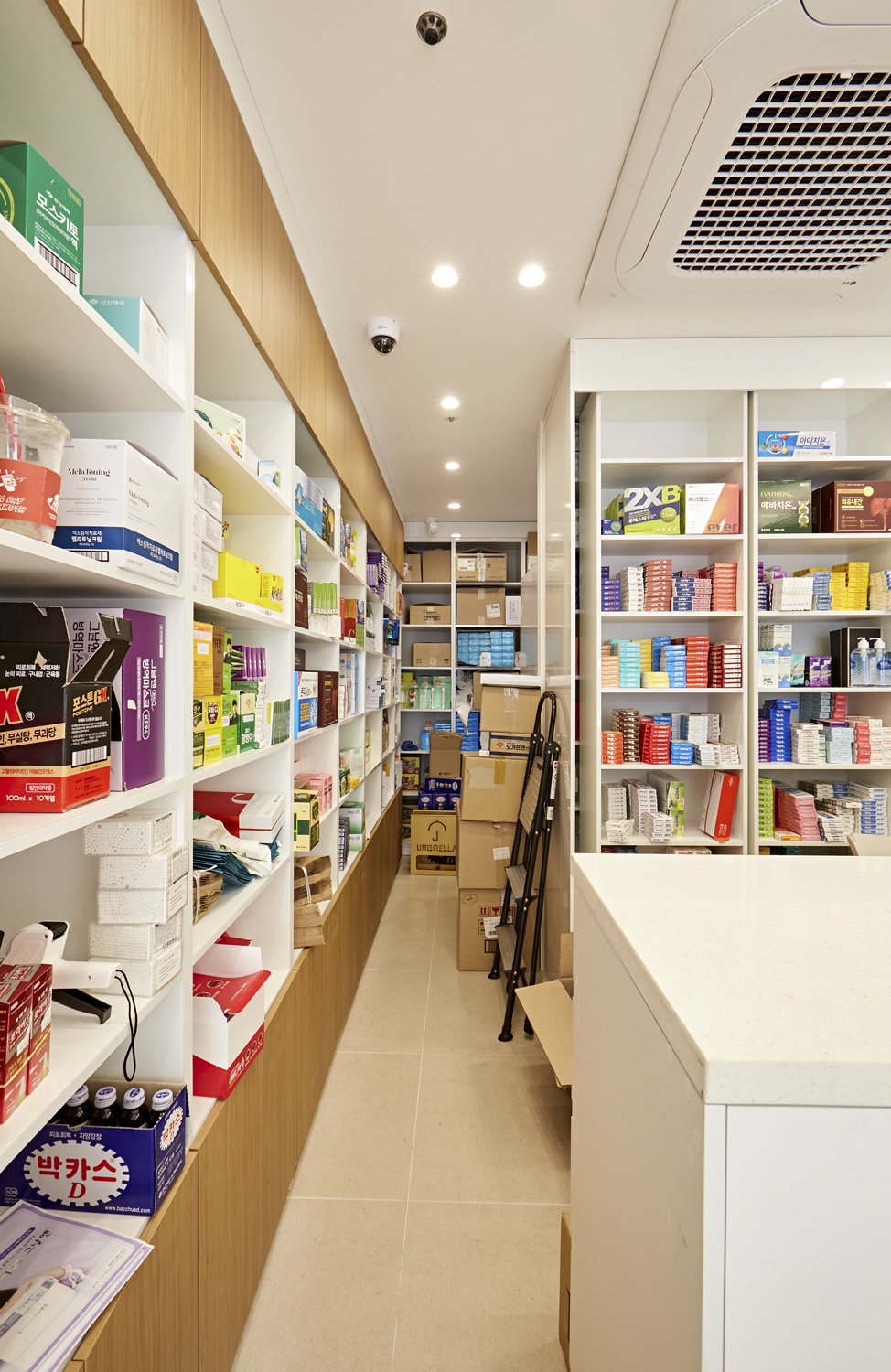 简约风格七坪药店设计，展现医学美学的魅力-12