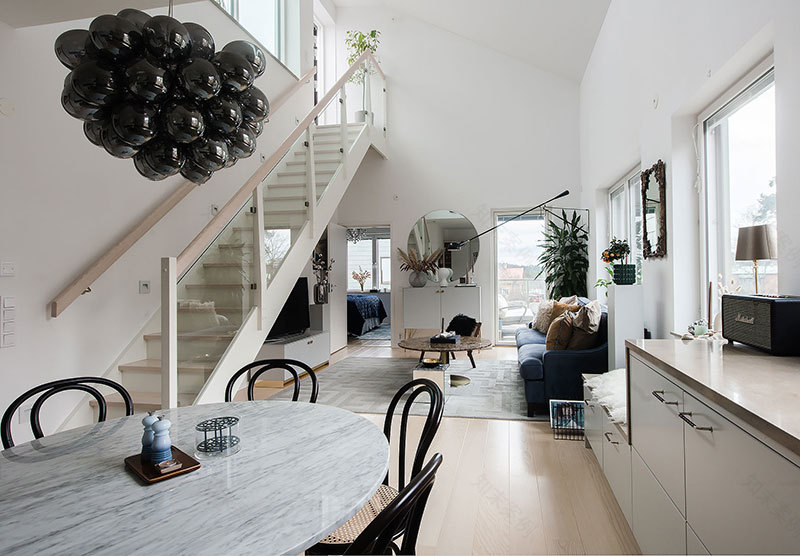 瑞典绿色乡村一居室公寓 | 露台与屋顶花园的时尚居所-2