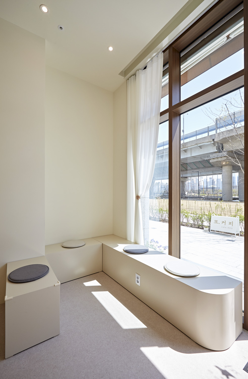 简约风格 10 平米咖啡馆设计，打造温馨小空间-11