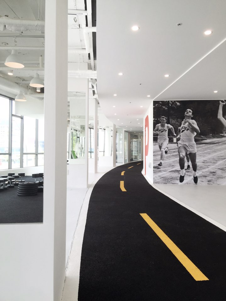 简约时尚的白钢健身房-4