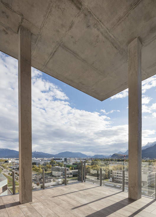 绿云之上的创新垂直公平住宅-26