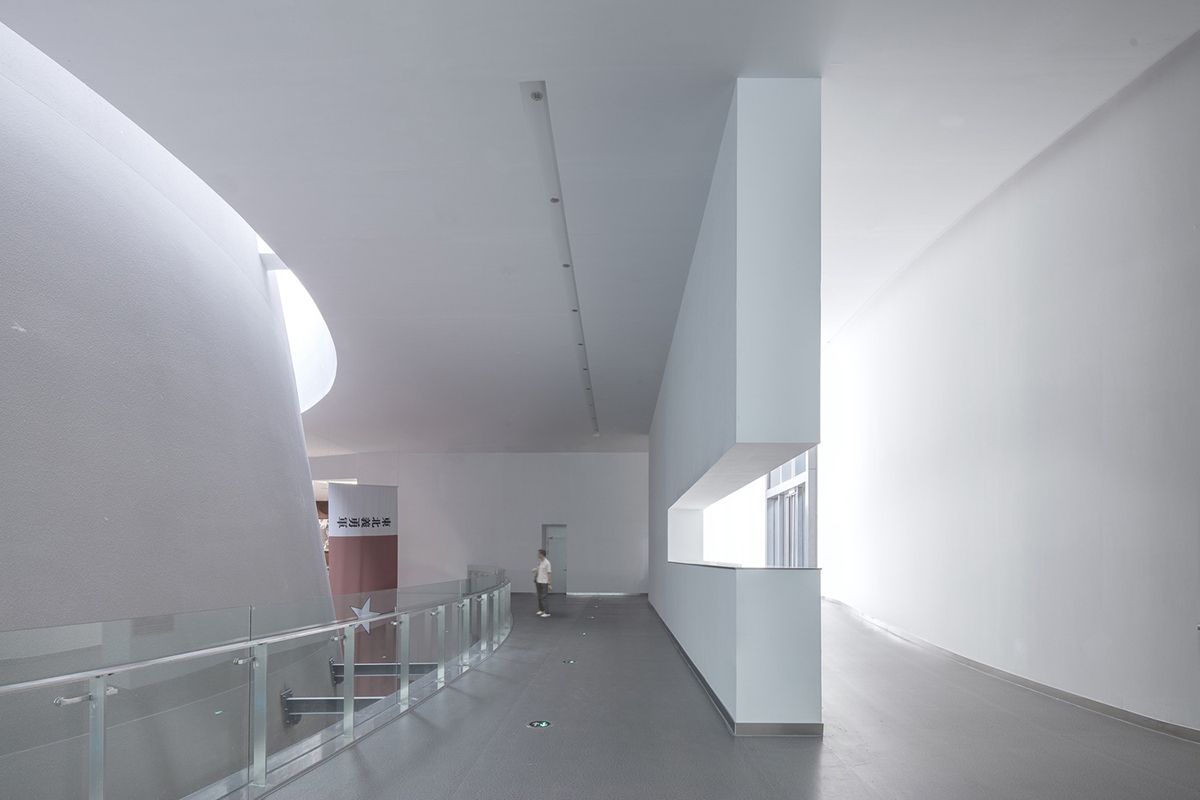 南京路和平纪念碑-24