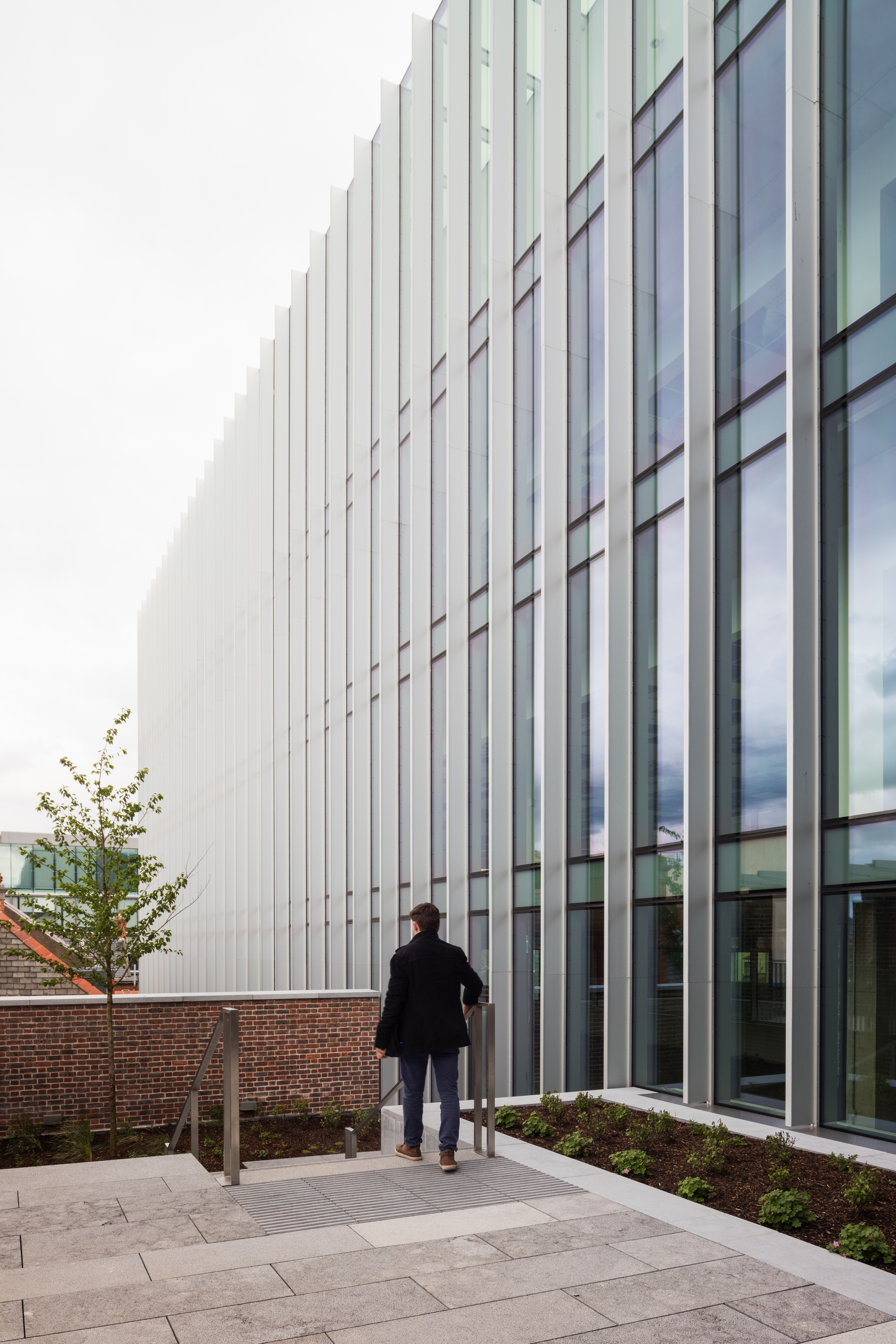 历史遗迹与绿色办公空间的完美融合-25