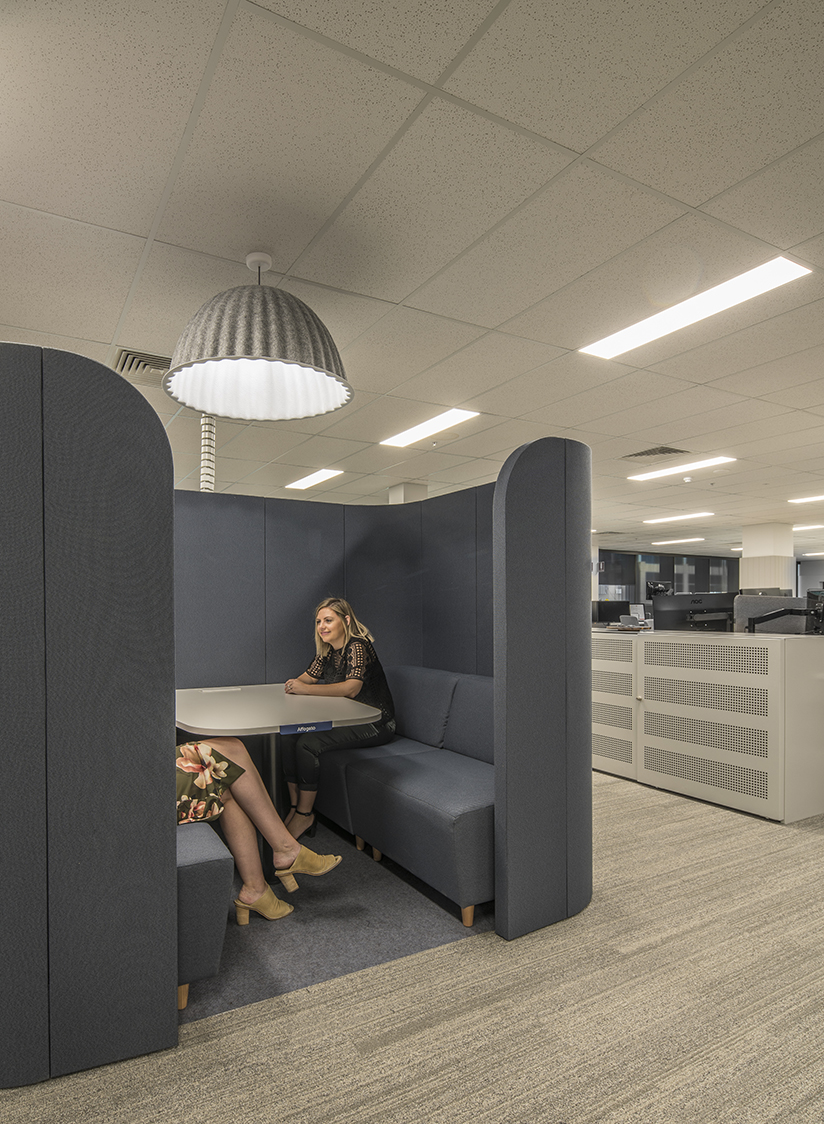 温馨居家风格,突显曲线与自然元素,打造协作办公空间-22