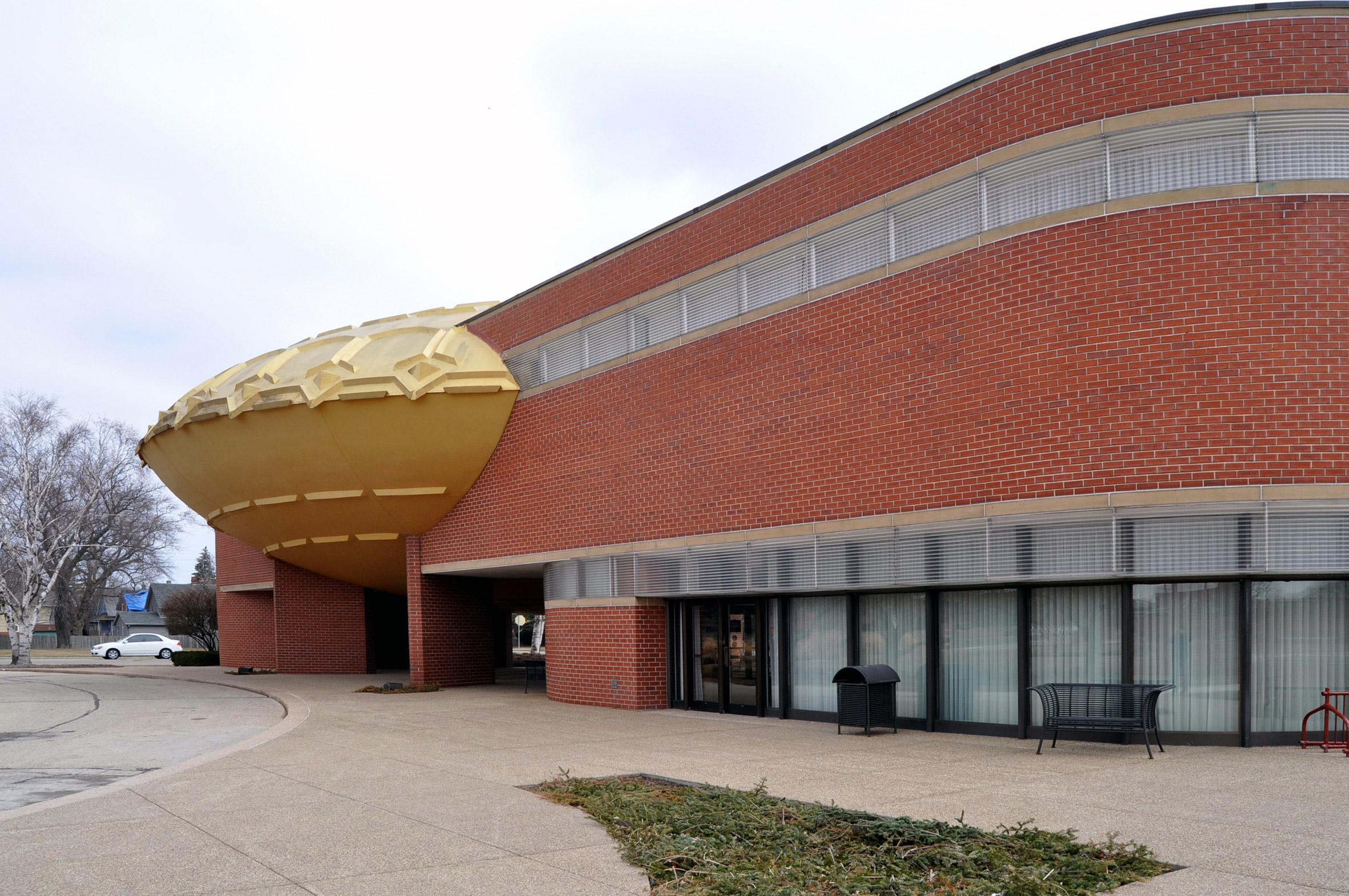 Frank Lloyd Wright designed the Johnson Wax offices like a forest open to the sky-9