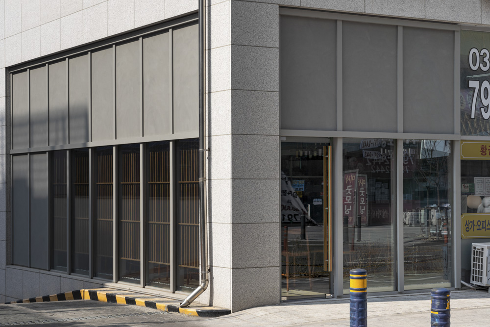 时尚高级的 11 坪料理店室内设计案例-19