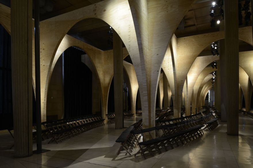 2015 春夏 Miu Miu 巴黎时装秀 | 建筑与时尚的完美交融-3