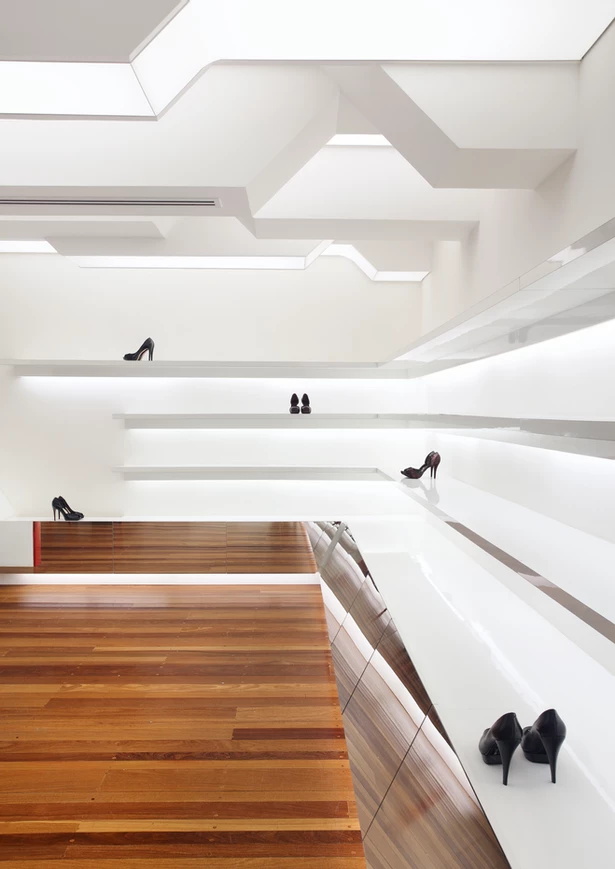 QUEEN SHOES STORE Guilherme Torres-2