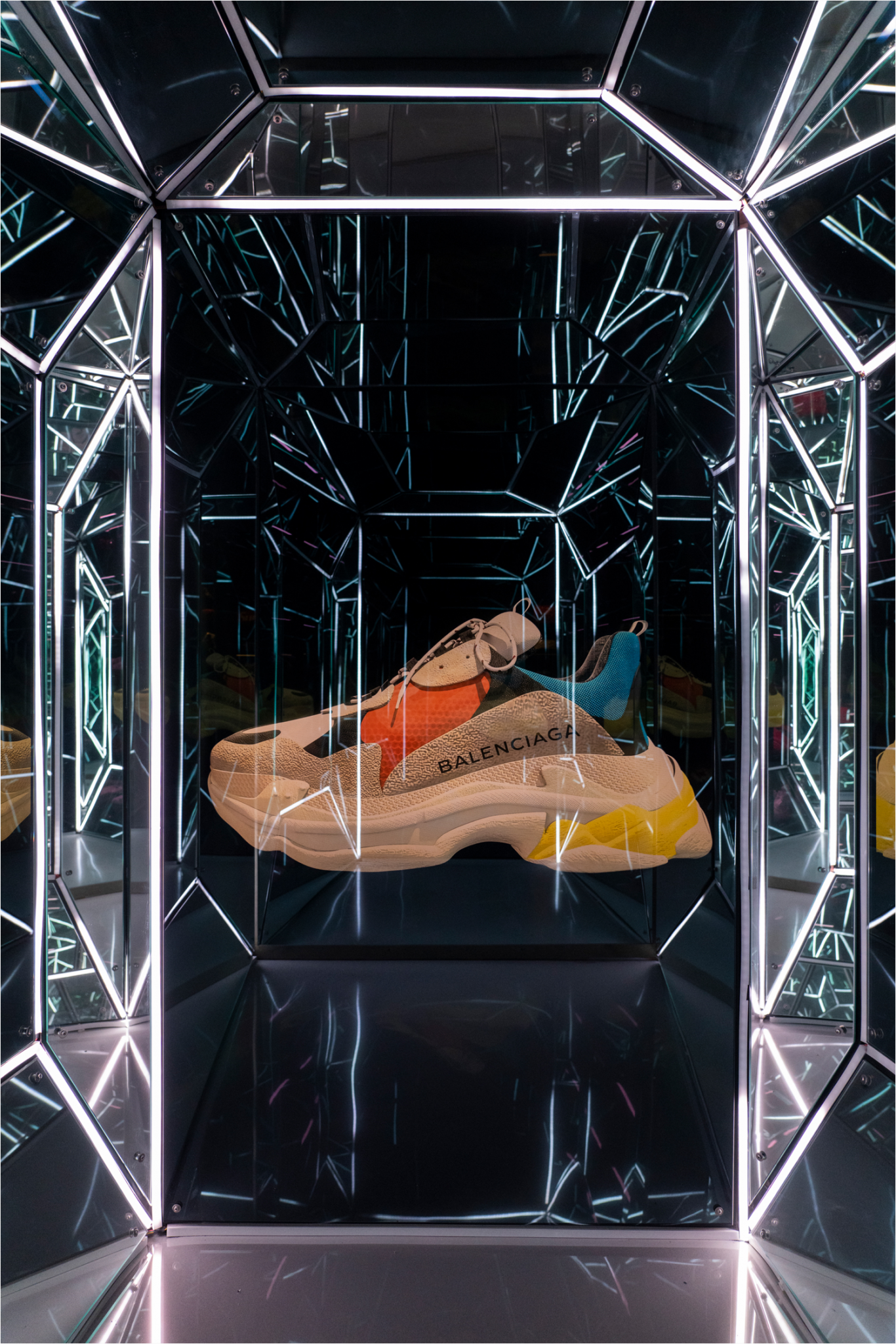 迪拜 Presentedby 店铺，高科技未来风格诠释时尚 sneaker 文化-10