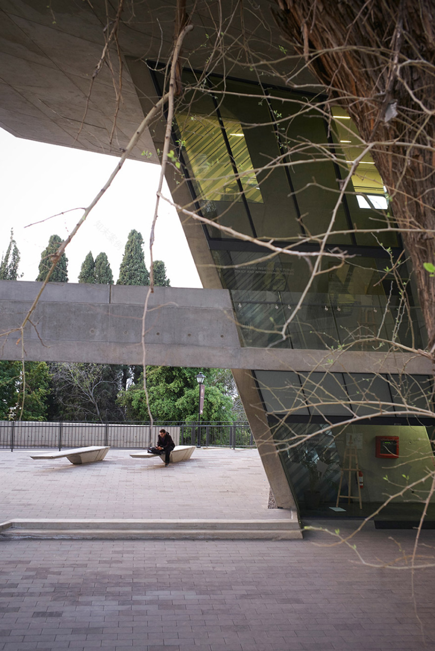 伊萨姆·法里斯研究所-18