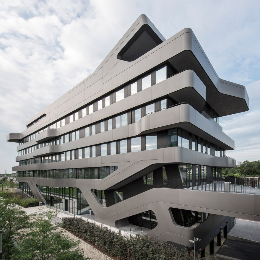 Jürgen Mayer H's FOM Hochschule building features bulging balconies and seamless stairs-0