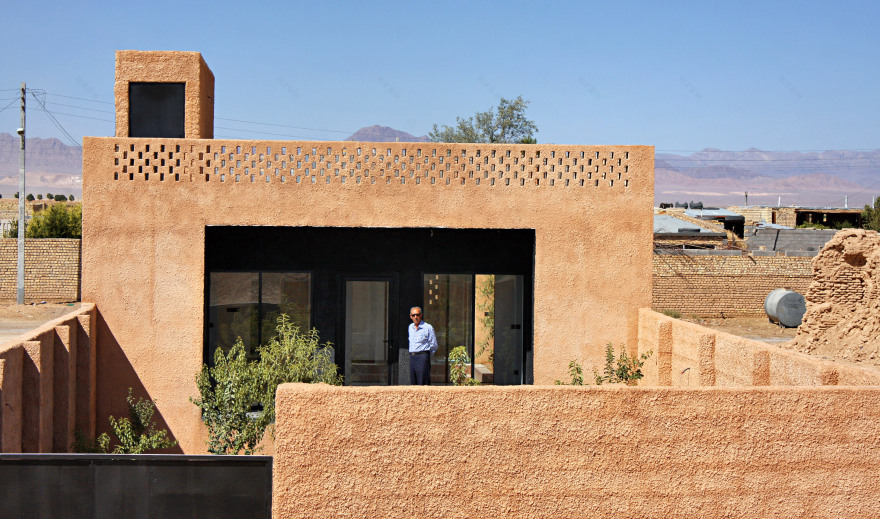 Sprayed render covers walls of rural Iranian house by BAM Architects Office-2