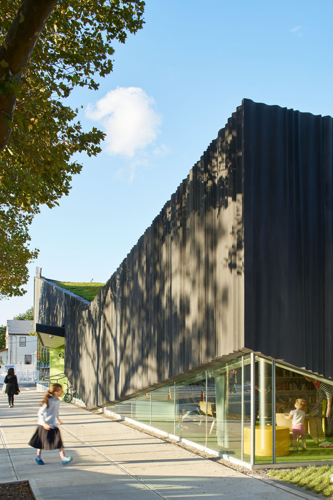 WORKac 设计全新皇后区图书馆,绿色屋顶连接花园循环-70