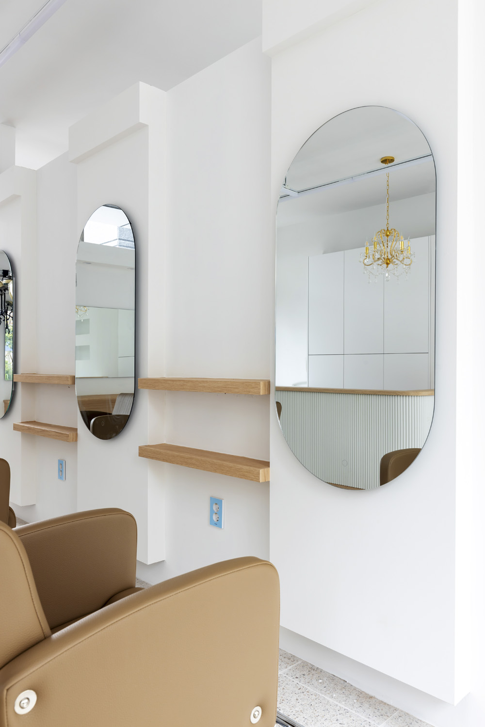 简约白色美发沙龙设计，打造时尚空间-10