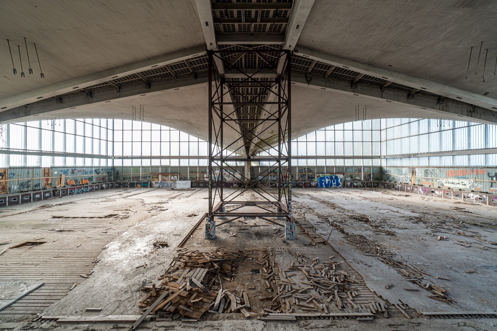 马格德堡双曲面壳体屋顶建筑丨德国马格德堡丨gmp-88