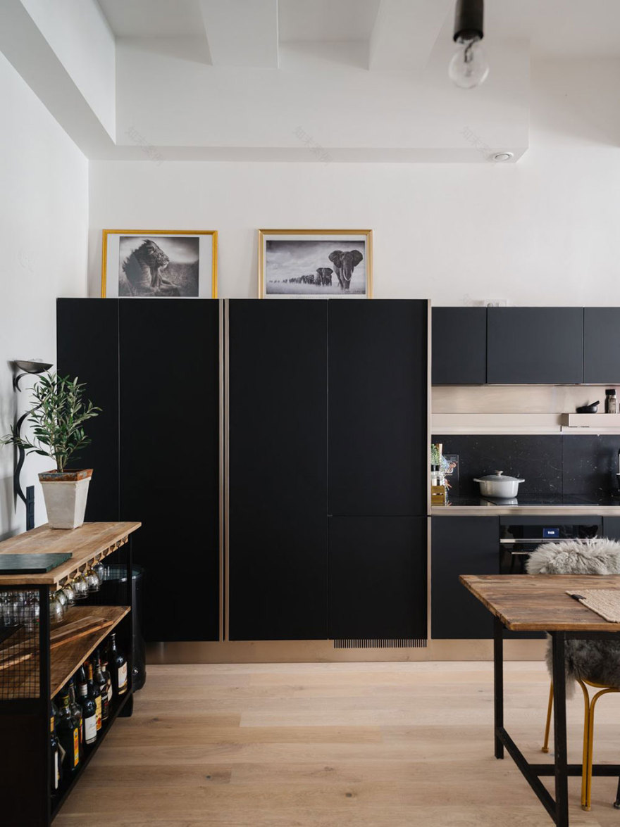 斯德哥尔摩工业风公寓的粉色卧室设计-20