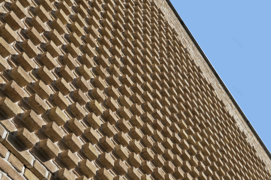 伊朗纳坦兹郊区简约别墅设计-35