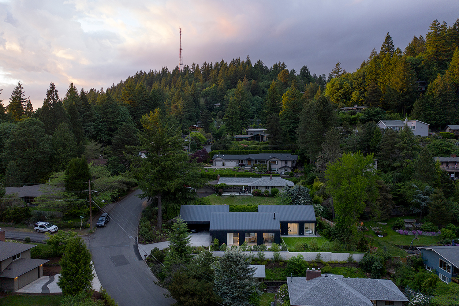 Tripod House · 玻璃门槛连接的三体积木屋丨美国波特兰丨Fieldwork Design & Architecture-35