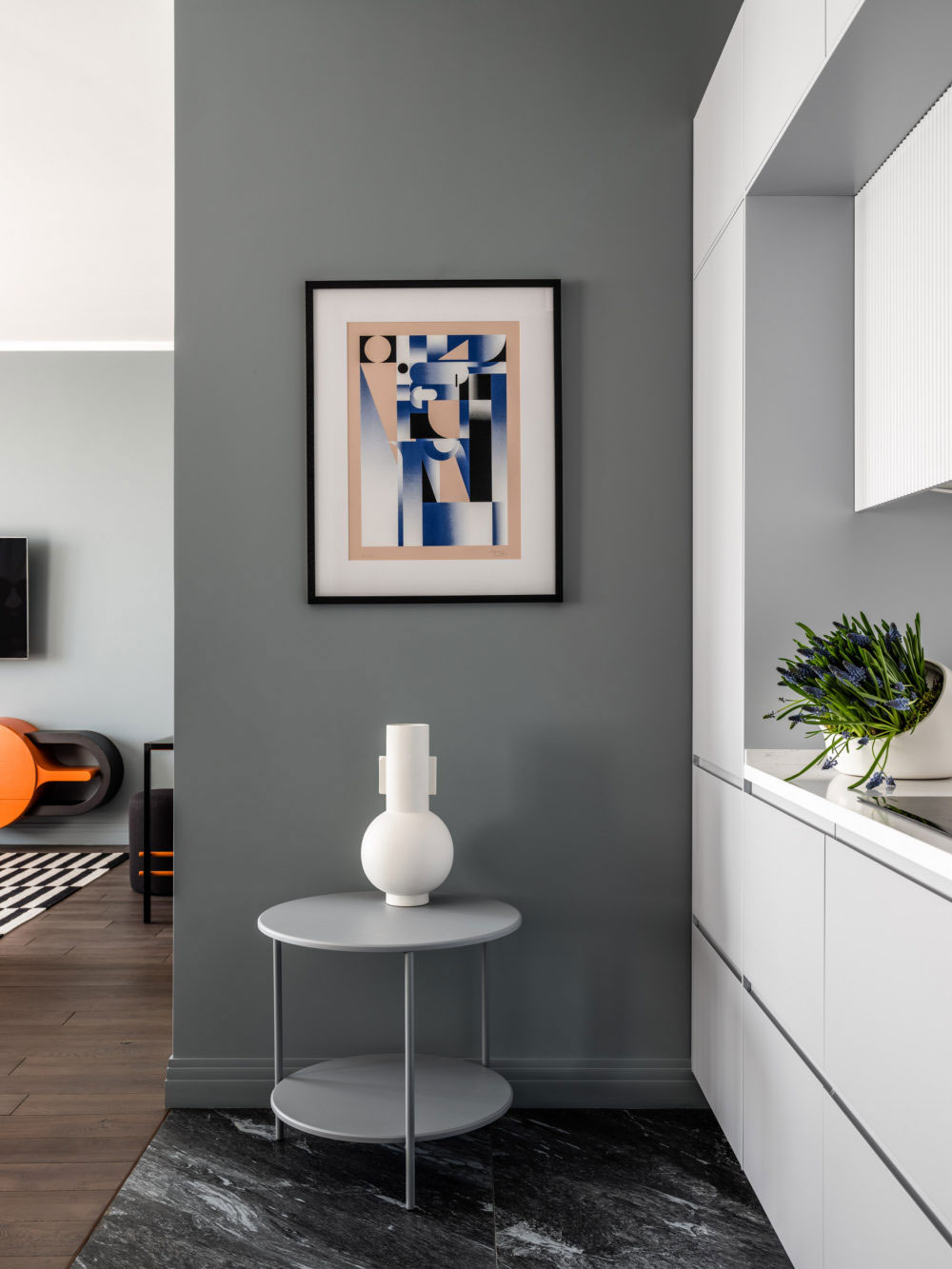 莫斯科 80 平米简约现代公寓，色彩点缀打破灰色空间-4