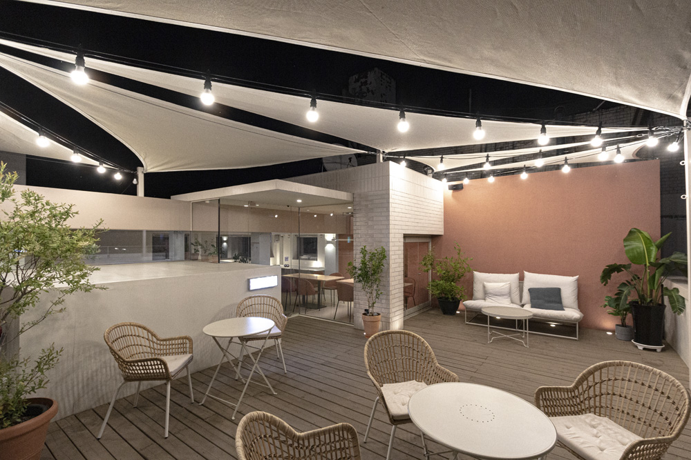 首尔通洞酒店咖啡厅 | 色彩点睛的现代概念空间-12