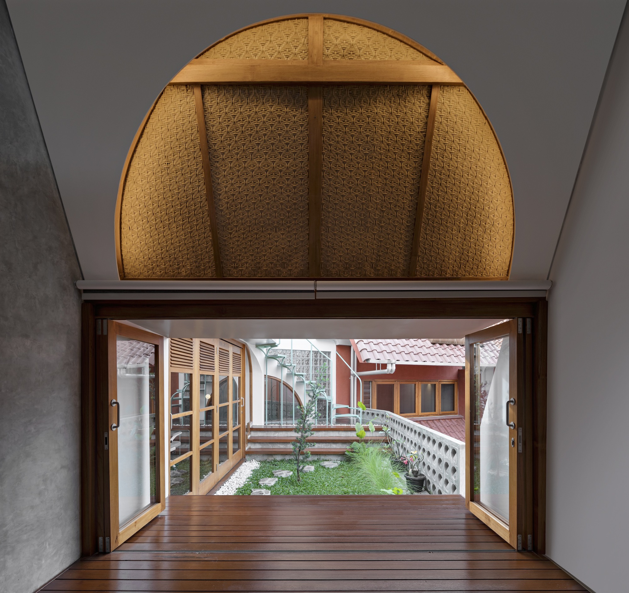 心烦意乱的房子丨印度丨Ismail Solehudin Architecture-24