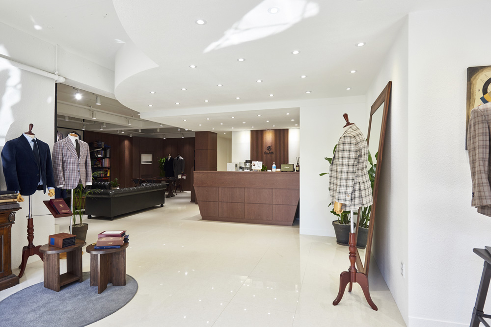 24 坪高级定制服装店，打造优雅黑白空间-6