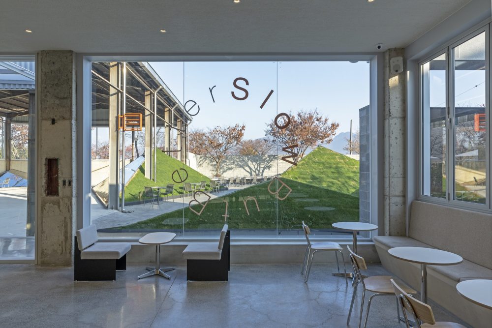 利用钢构和现有树木创造感受到时间流逝的咖啡馆设计丨戈者设计-16