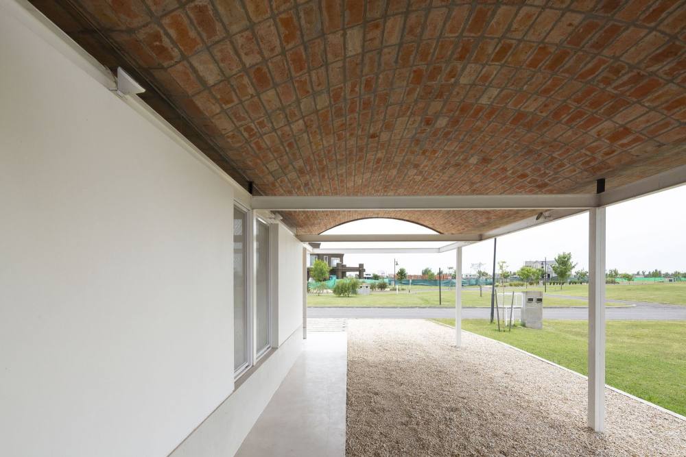 阿根廷Monopoli 住宅，金属框架+瓷屋顶(2021)(Fabrizio Pugliese)设计-41