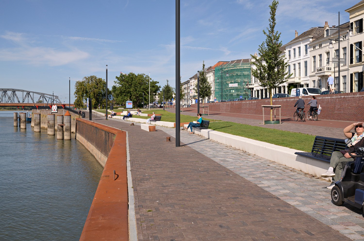 荷兰祖特芬市 IJsselkade 河岸复兴-11