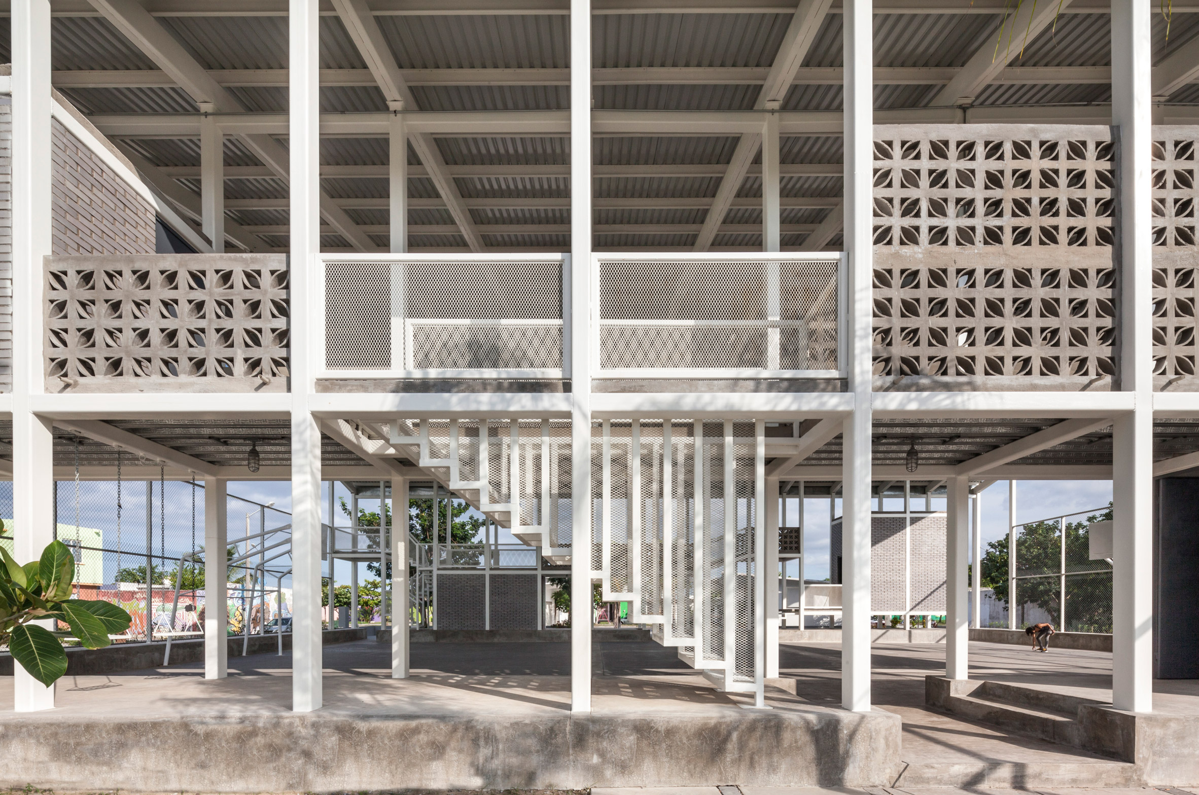 Pitched-roof structure revitalises public space at Veracruz port-7