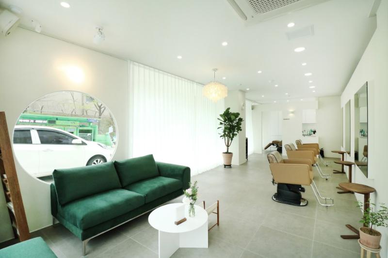 简约之美——15 平米美妆店的精致空间设计-5