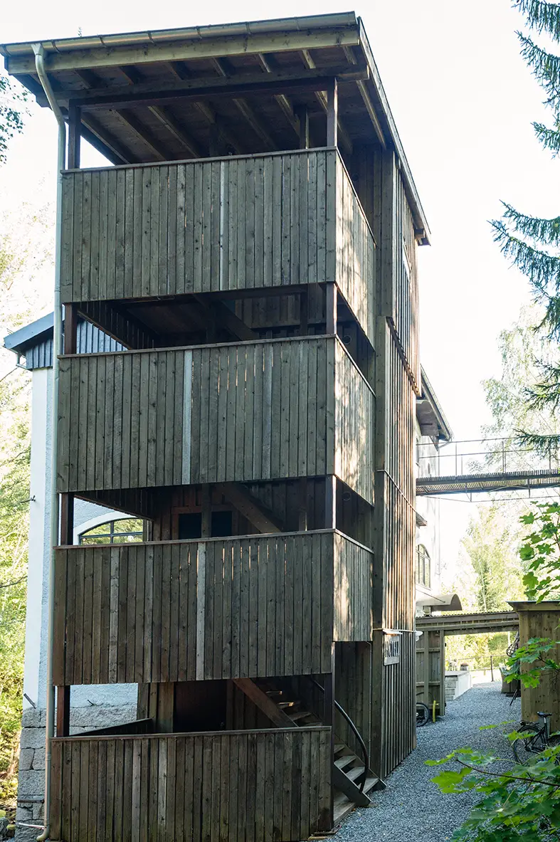 瑞典古老铸铁厂变身独特民宿-31