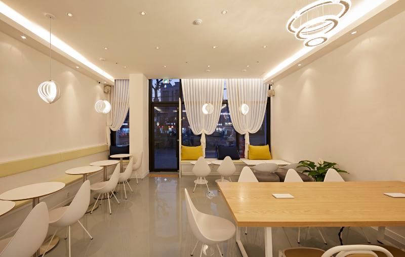 十五平米简约咖啡厅，点睛之笔的色彩设计-6