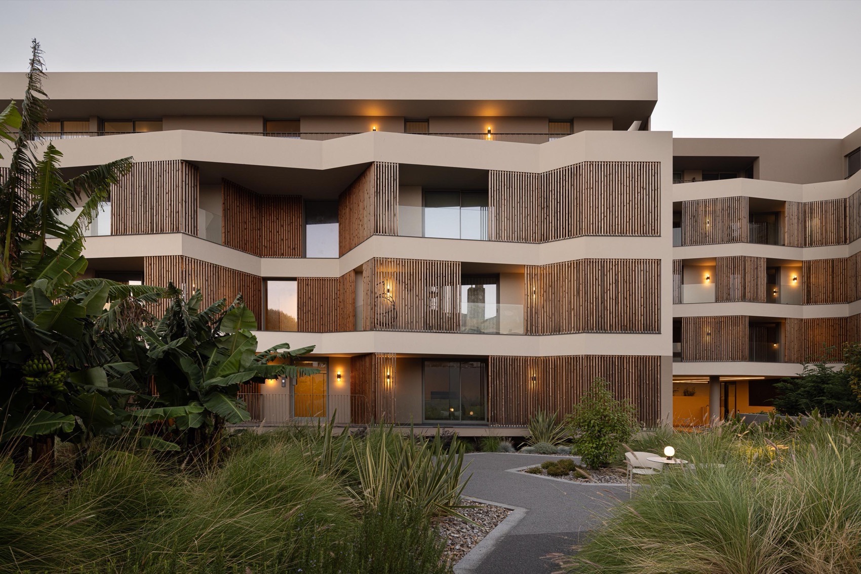 ERNESTO DO CANTO住宅区丨葡萄牙蓬塔德尔加达丨BOX arquitectos-38