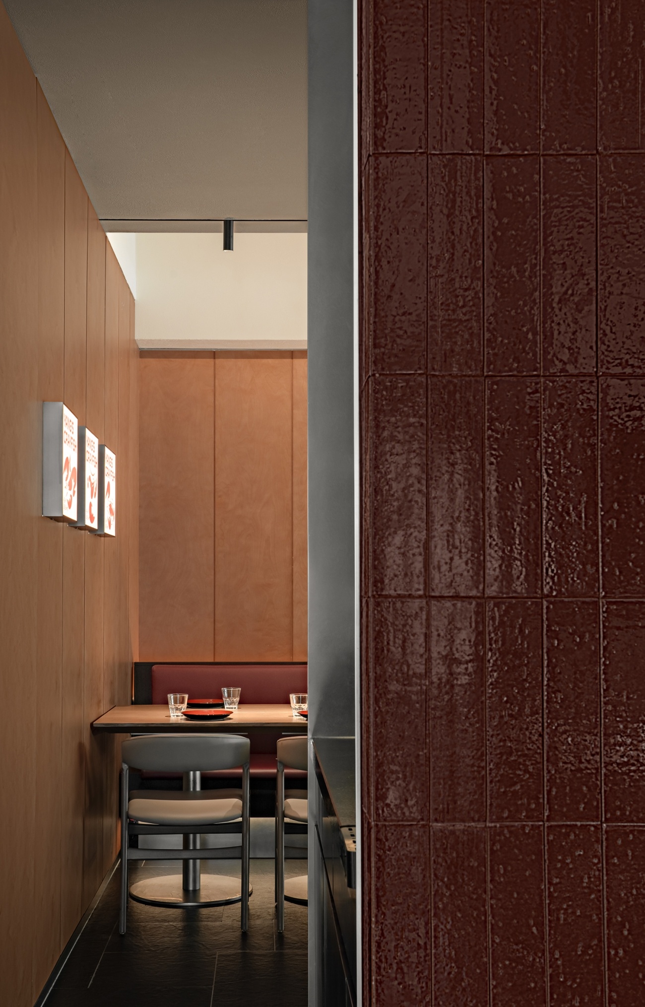 杨氏青 · 百家湖店丨中国南京丨IN.X屋里门外设计-8